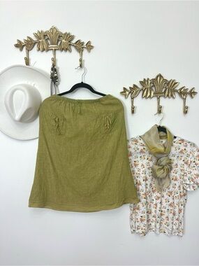 Sage green linen elastic waist skirt M/L waist 33” plus length 28”